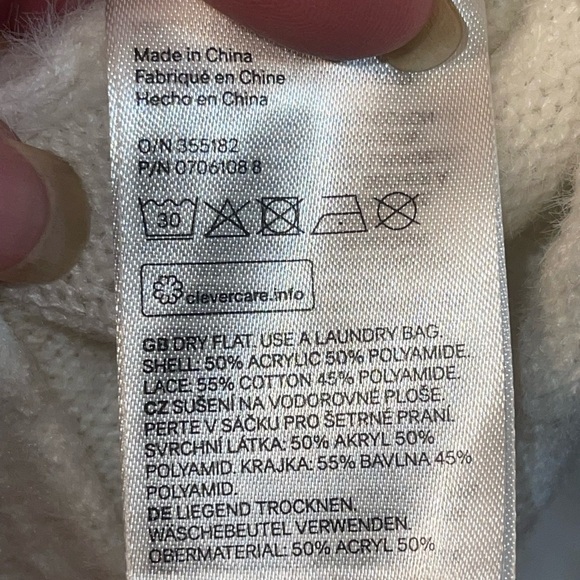 H&M soft white sweater with lace trim - Picture 4 of 5